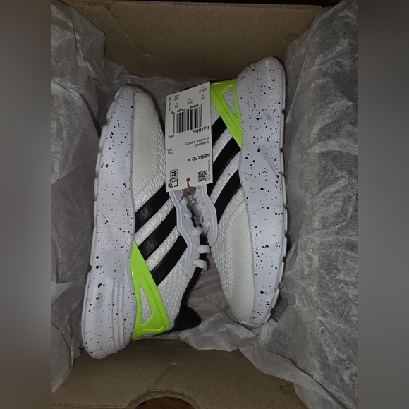 NWT Adidas Nebzed K Toddler Unisex Sneakers; Size 10 1/2K (28)